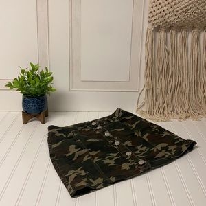 Almost Famous size 9 camo mini skirt